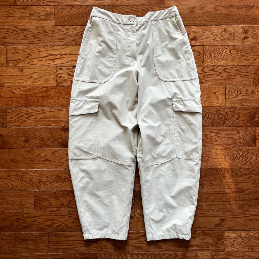 Lululemon size 28 Light Utilitech Cargo Pocket High-Rise Pant
Natural Ivory